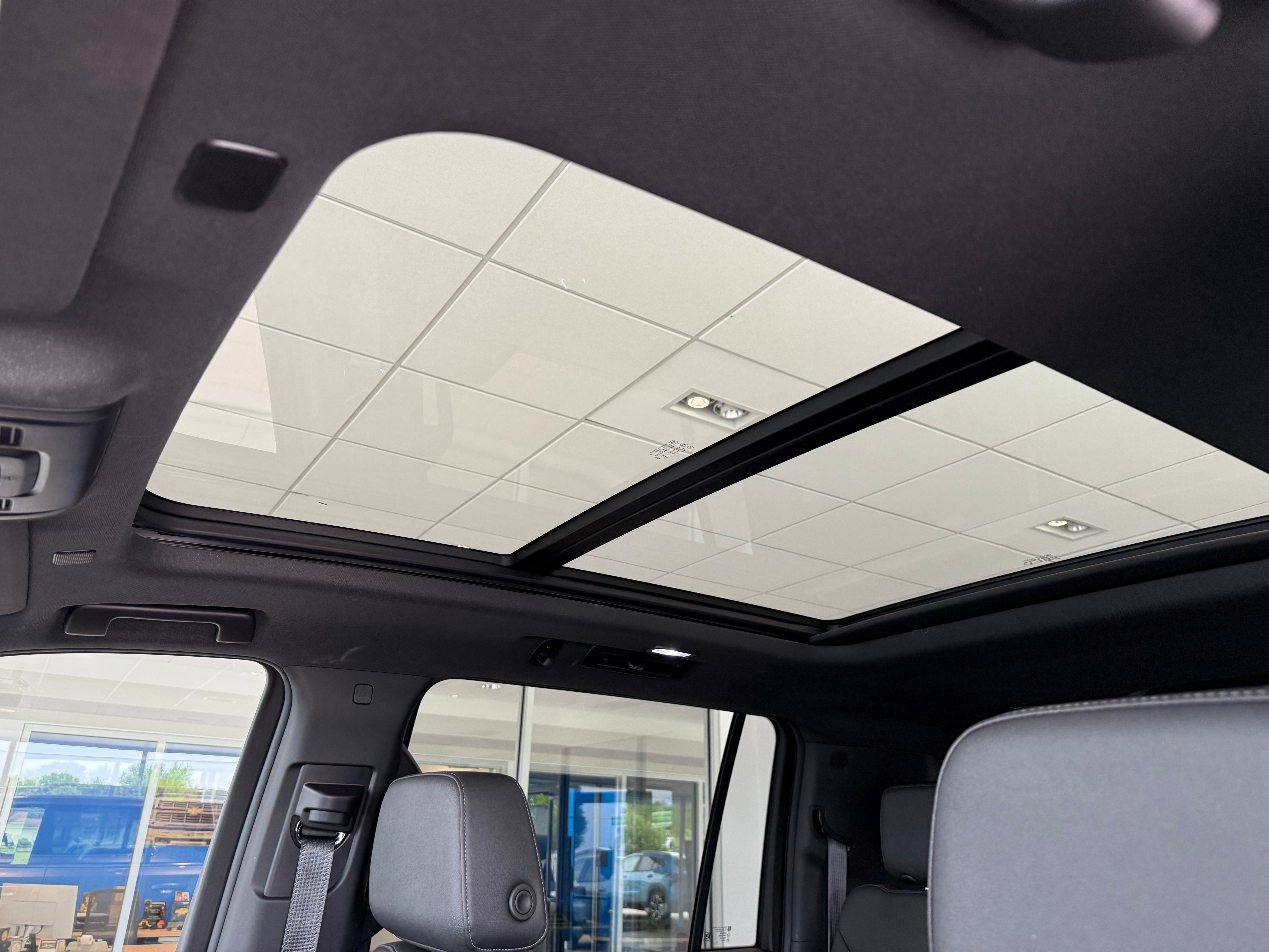 2024 Chevrolet Suburban LT