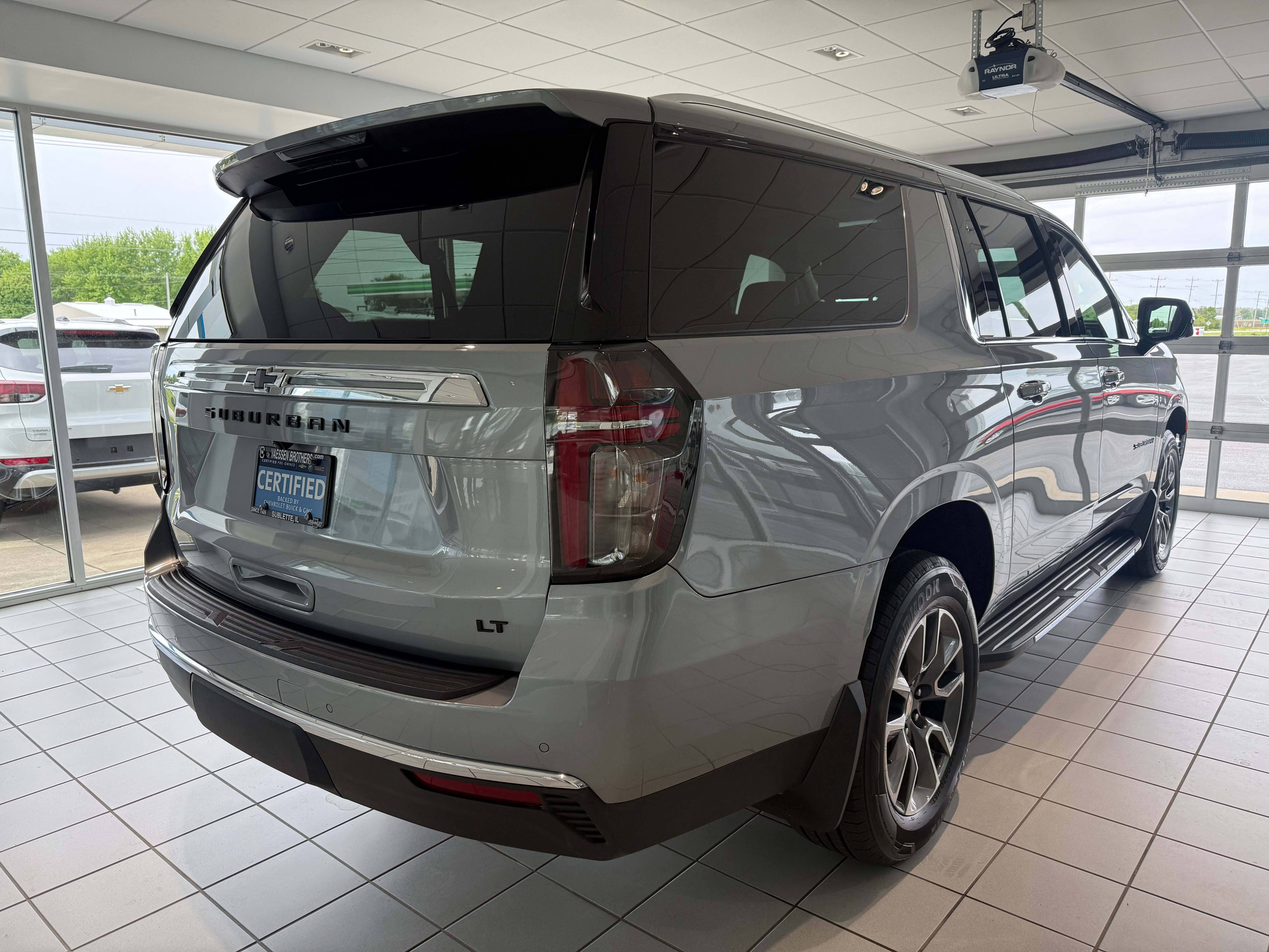 2024 Chevrolet Suburban LT