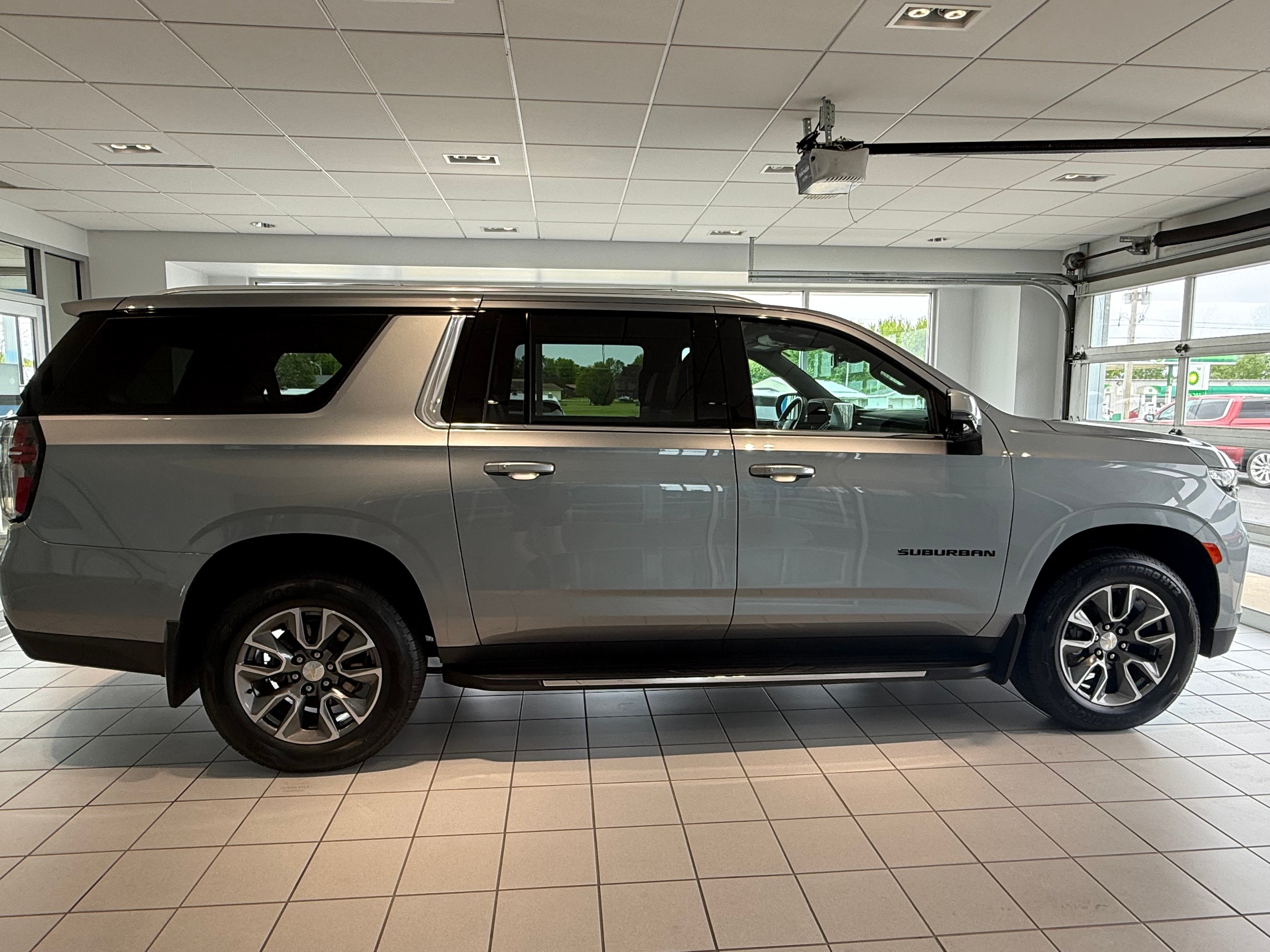 2024 Chevrolet Suburban LT
