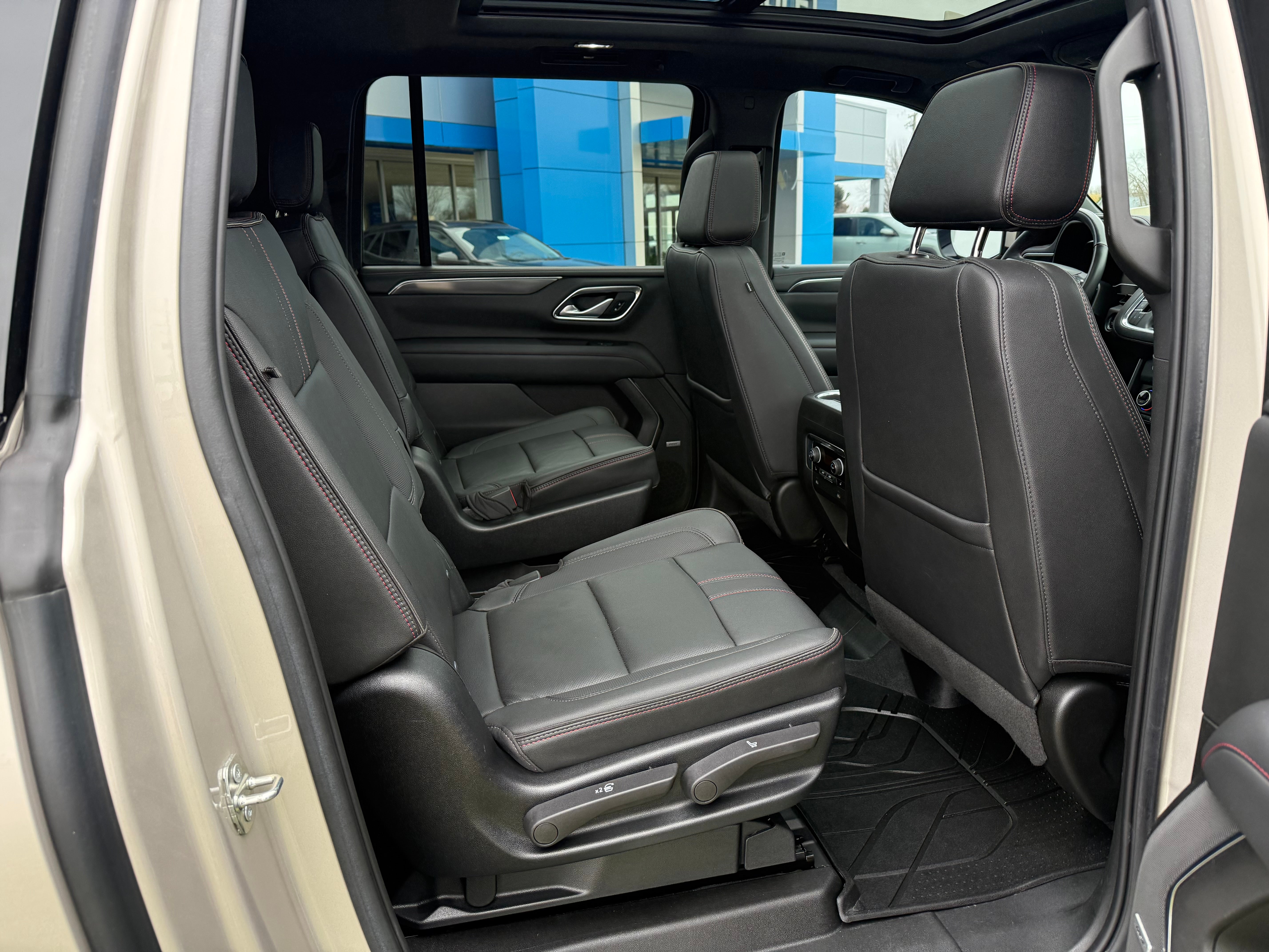 2022 Chevrolet Suburban RST