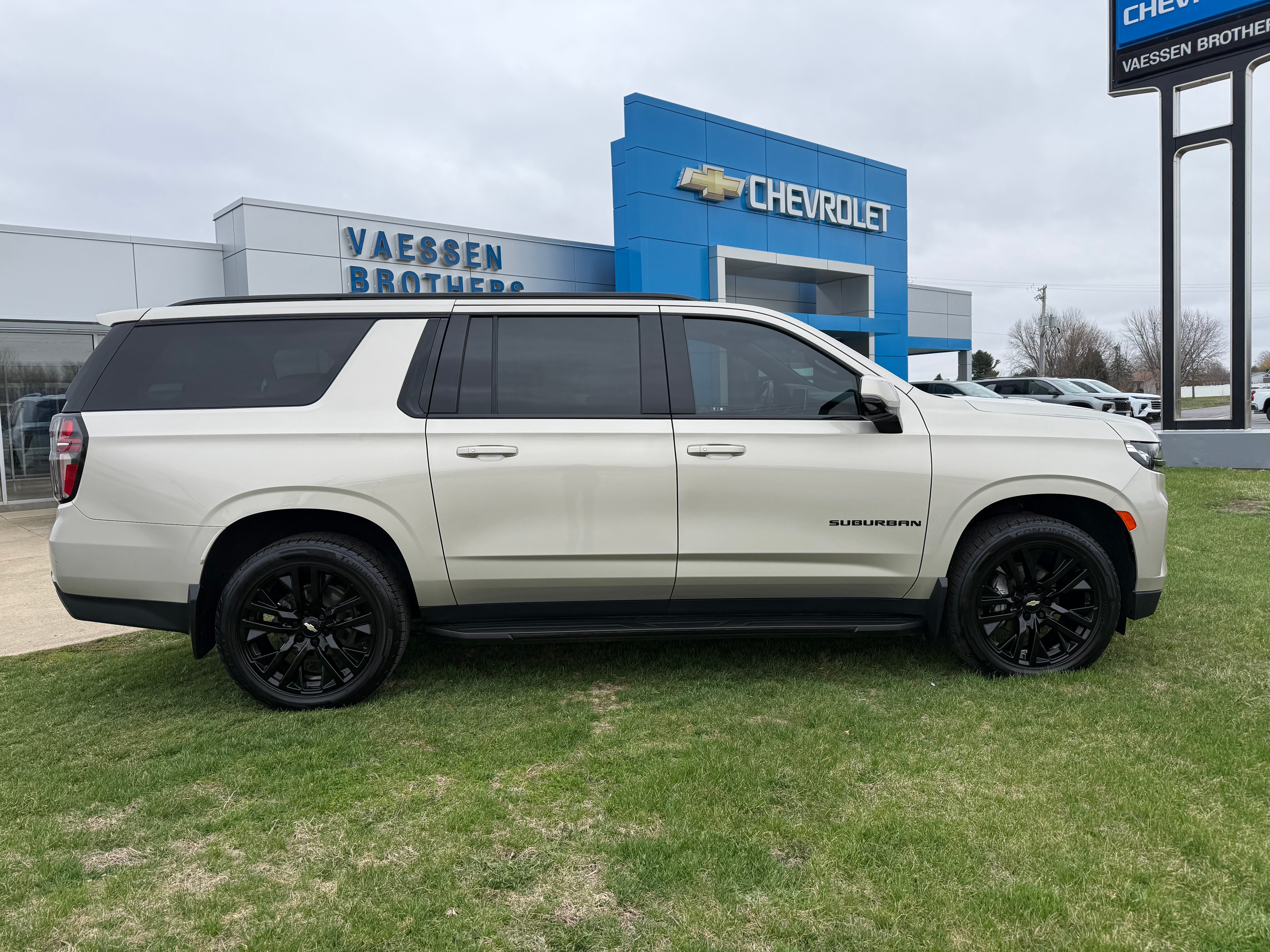 2022 Chevrolet Suburban RST