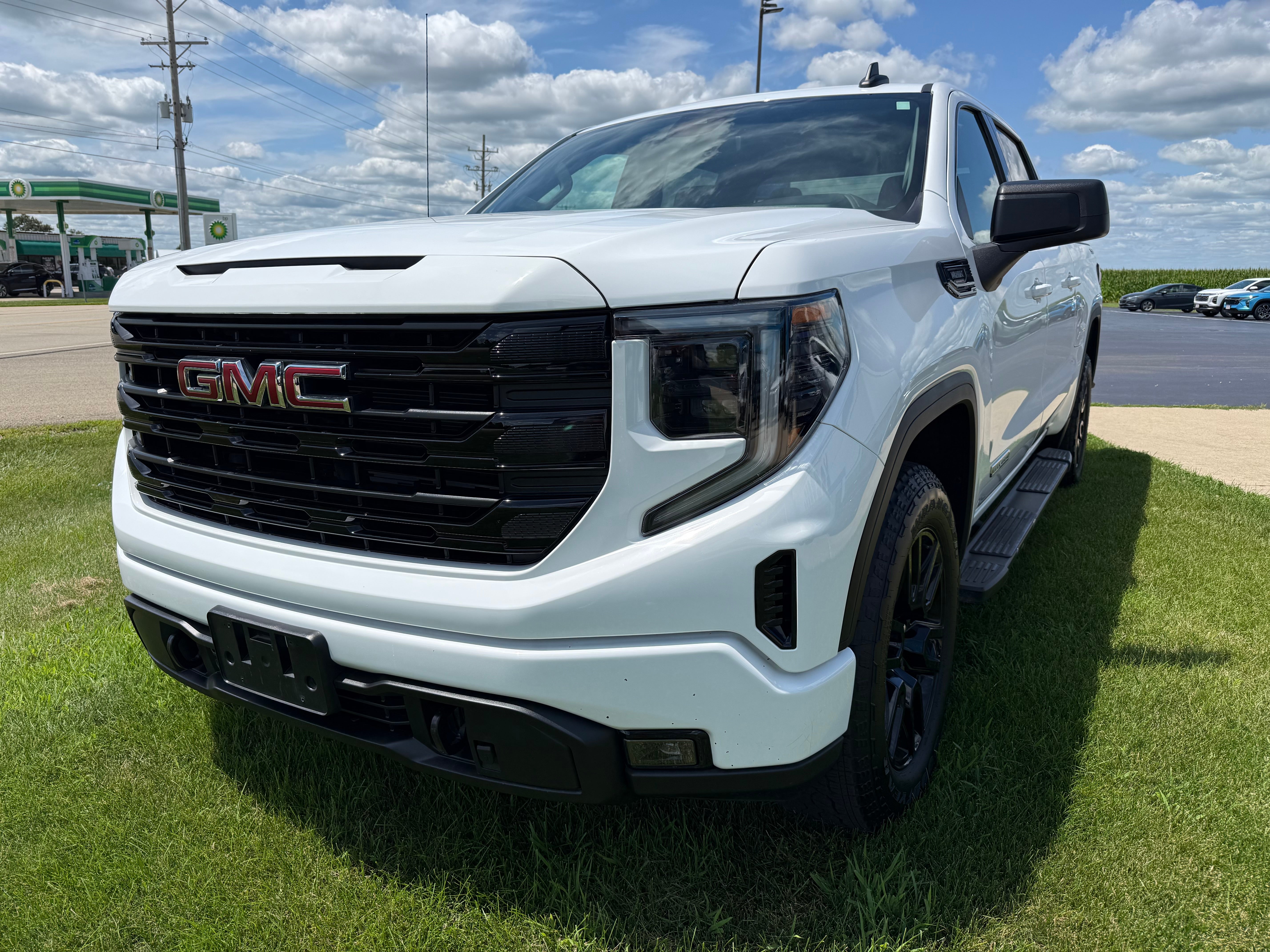 2023 GMC Sierra 1500 Elevation