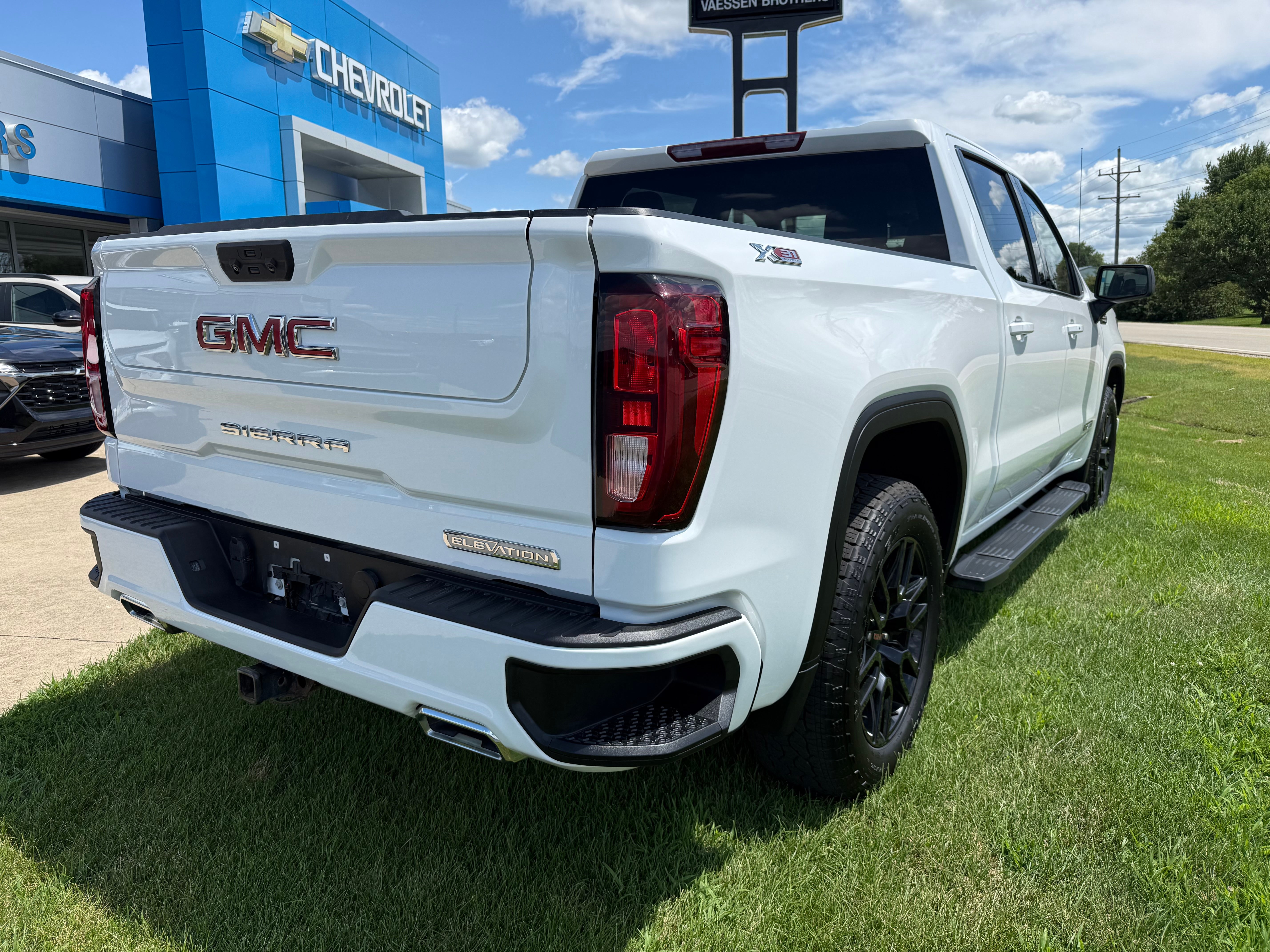 2023 GMC Sierra 1500 Elevation