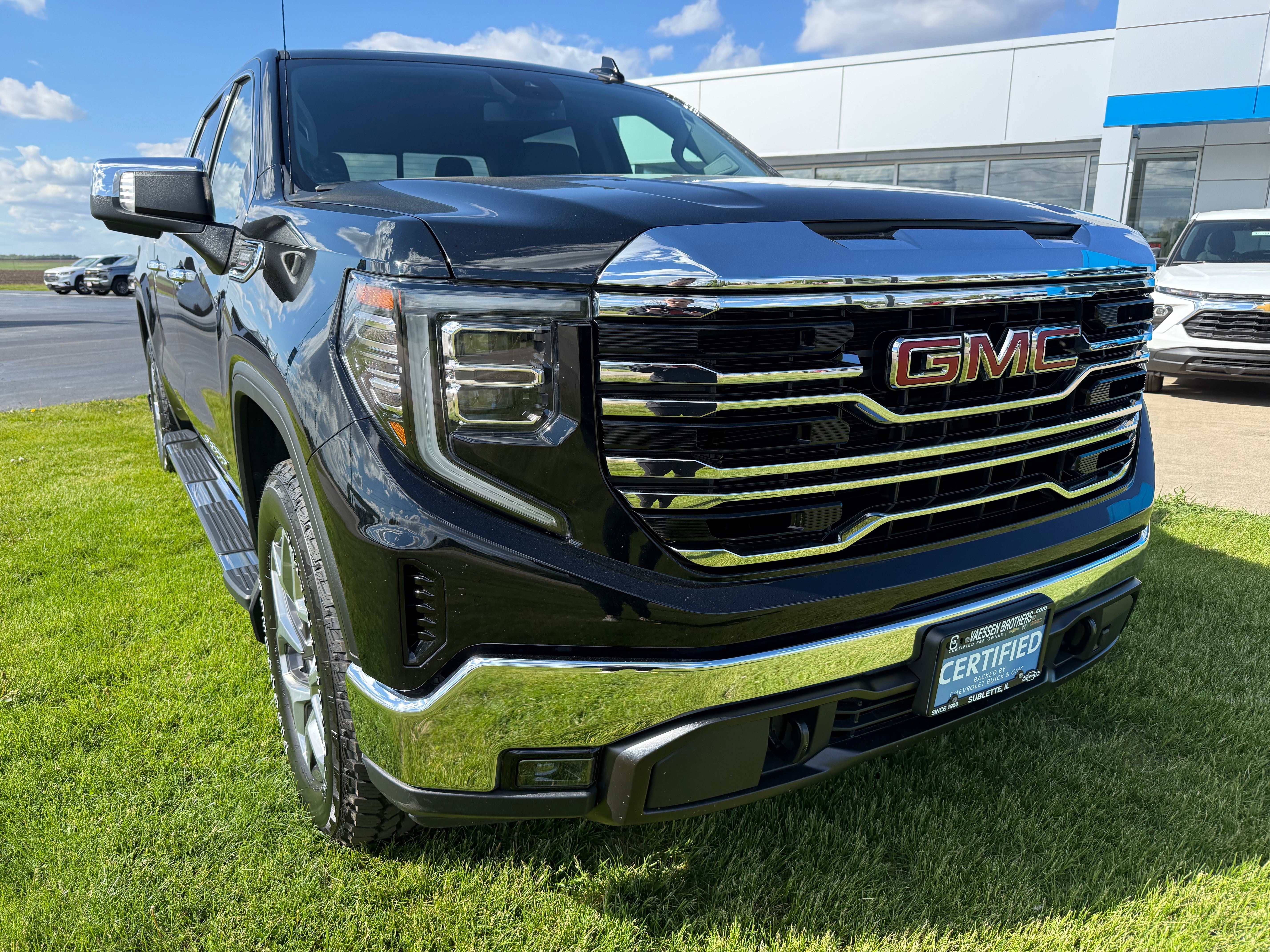 2024 GMC Sierra 4WD Crew Cab Short Box SLT's photo
